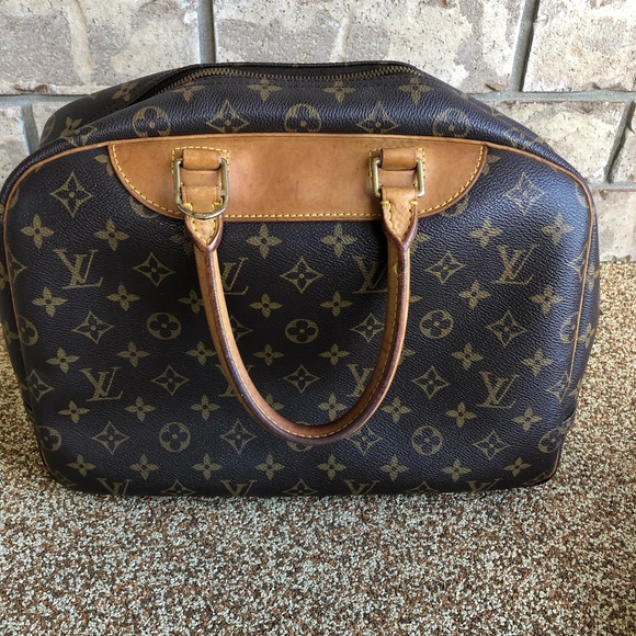 SOLD—Authentic Louis Vuitton Deauville - Picture 5 of 8